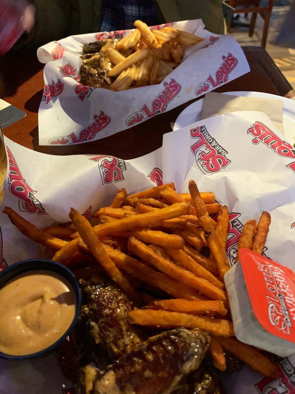 St. Louis Bar & Grill | 561 Danforth Ave, Toronto, ON M4K 1P9, Canada | Phone: (647) 351-1112