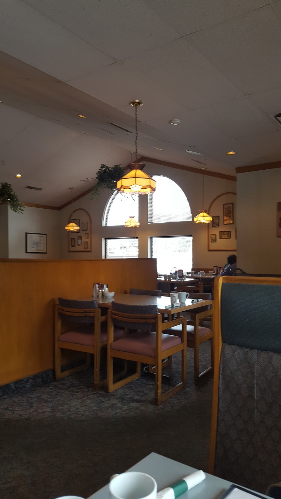 Smittys Restaurant Henderson | 1919 Henderson Hwy, Winnipeg, MB R2G 1P4, Canada | Phone: (204) 334-1162