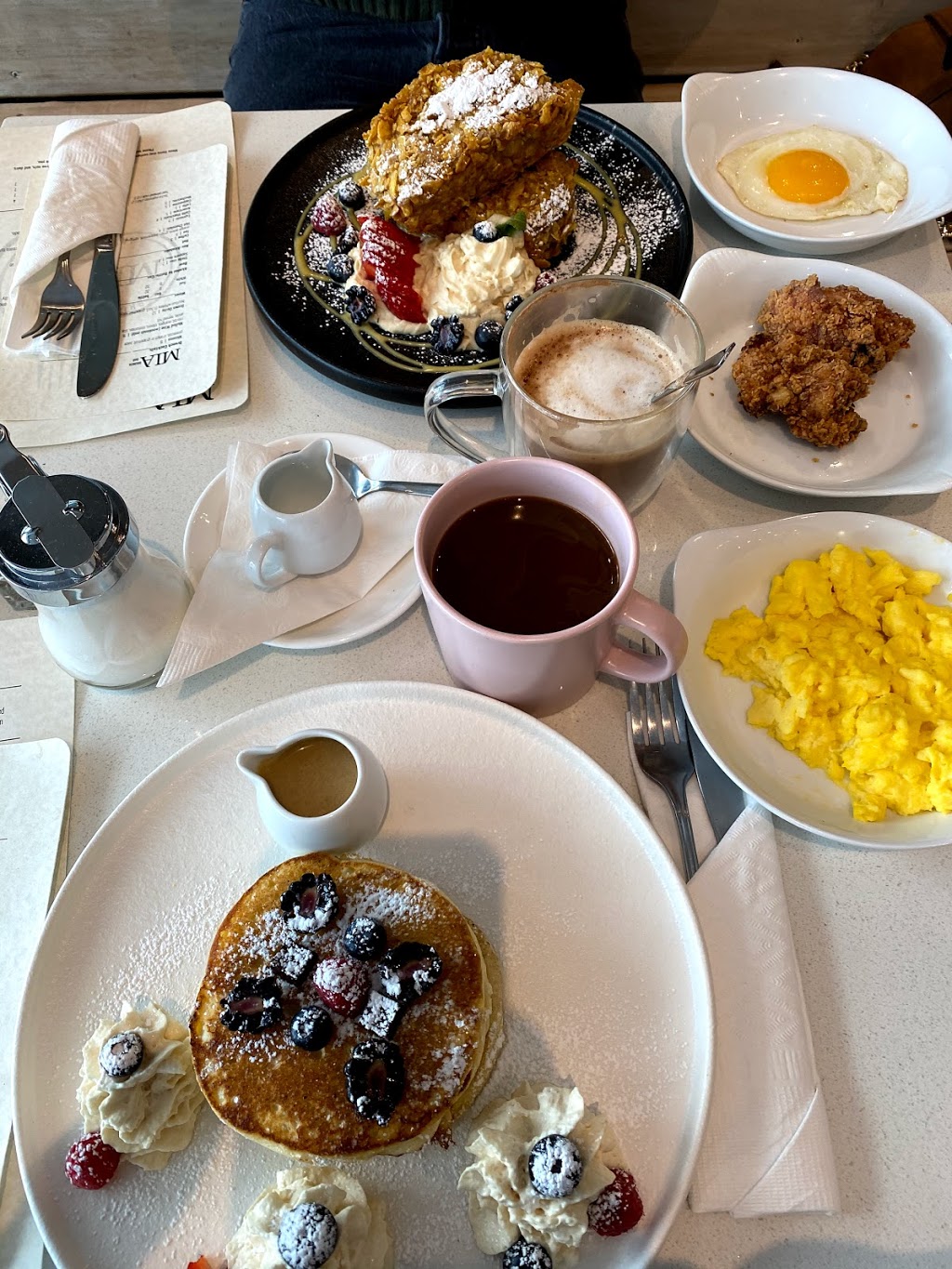 MIA Brunch Bar | 2140 Yonge St, Toronto, ON M4S 2A8, Canada | Phone: (416) 322-5553