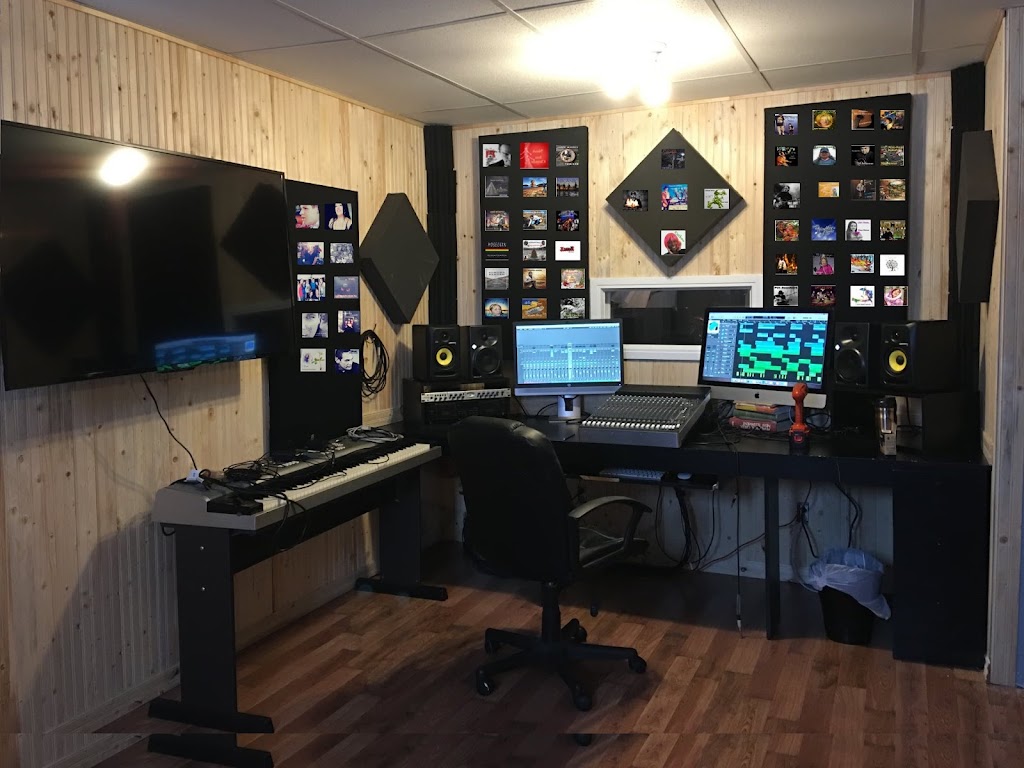 Studio Jen Régis | 1770 Rue Michaël, Chicoutimi, QC G7H 0C7, Canada | Phone: (418) 812-2077