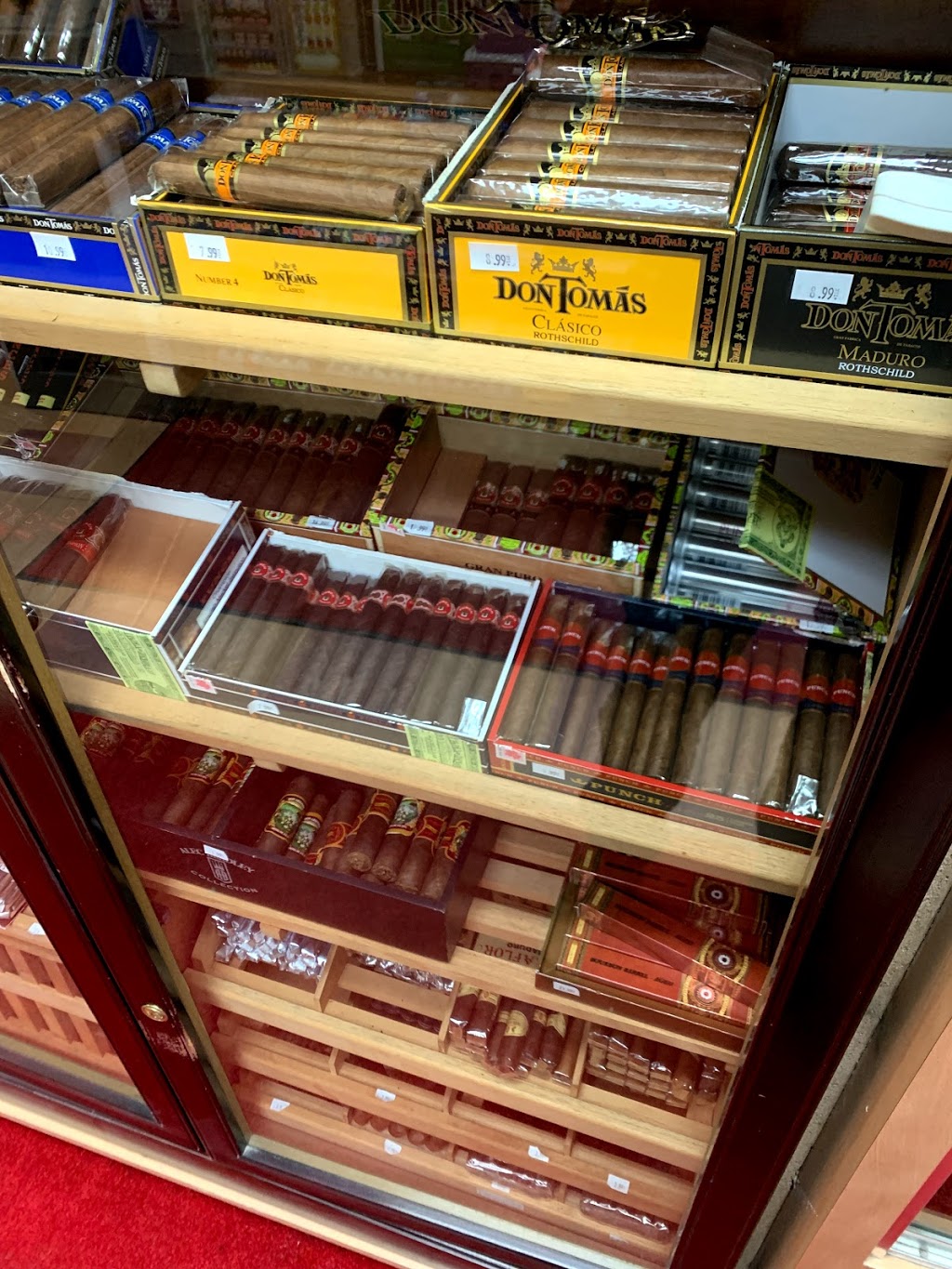Lalys Smoke Shop | 1005 Fennell Ave E, Hamilton, ON L8T 1R1, Canada | Phone: (905) 388-9705