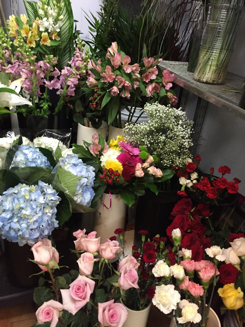 Hazeldean Florist | 455 Hazeldean Rd, Kanata, ON K2L 1V1, Canada | Phone: (613) 831-8529