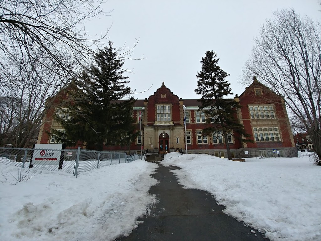 Roslyn Elementary School | 4699 Avenue Westmount, Westmount, QC H3Y 1X5, Canada | Phone: (514) 481-5581