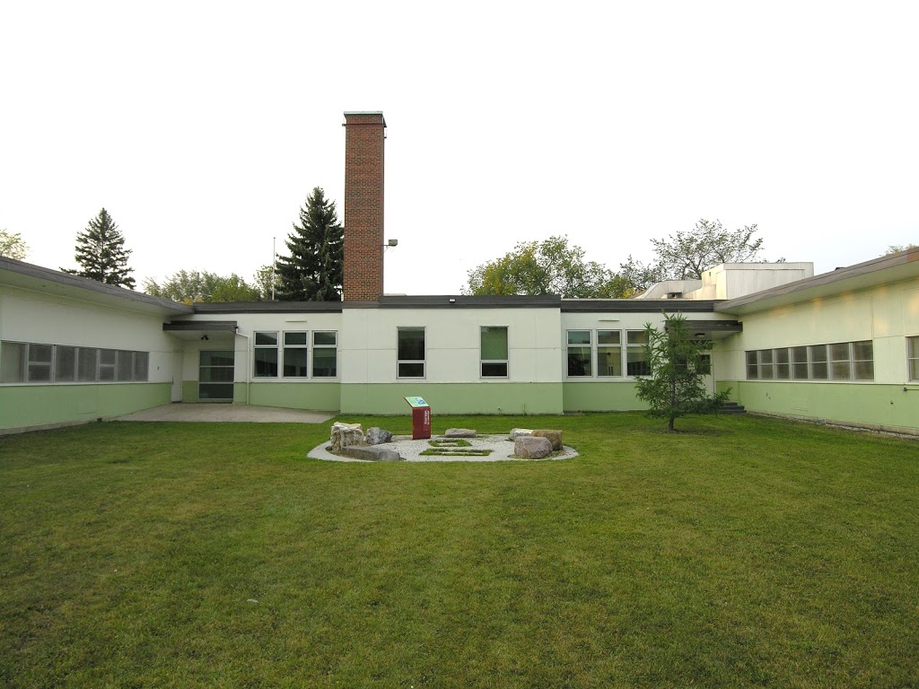 Holyrood School | 7920 94 Ave NW, Edmonton, AB T6C 1W4, Canada | Phone: (780) 466-2292