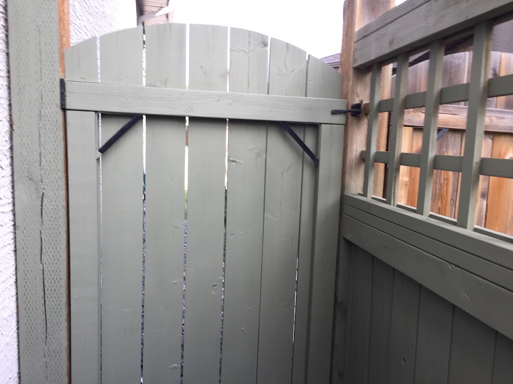 Samson’s staining fence and decks | 2608 Oakmoor Dr SW, Calgary, AB T2V 4E7, Canada | Phone: (403) 554-7959
