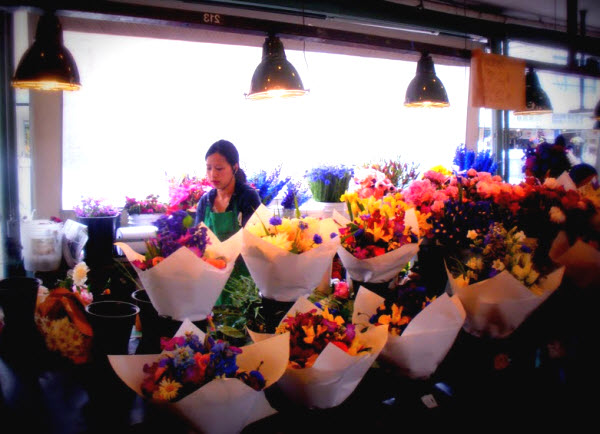 Fleuriste Louis Quinze | 1047 Rue Saint-Denis, Montréal, QC H2X 3H9, Canada | Phone: (514) 849-3661