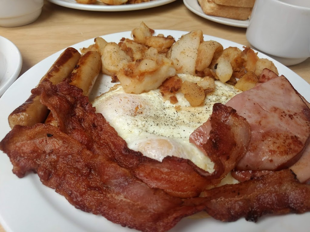 Sunset Grill | 2006 Queen St E, Toronto, ON M4L 1J3, Canada | Phone: (416) 690-9985