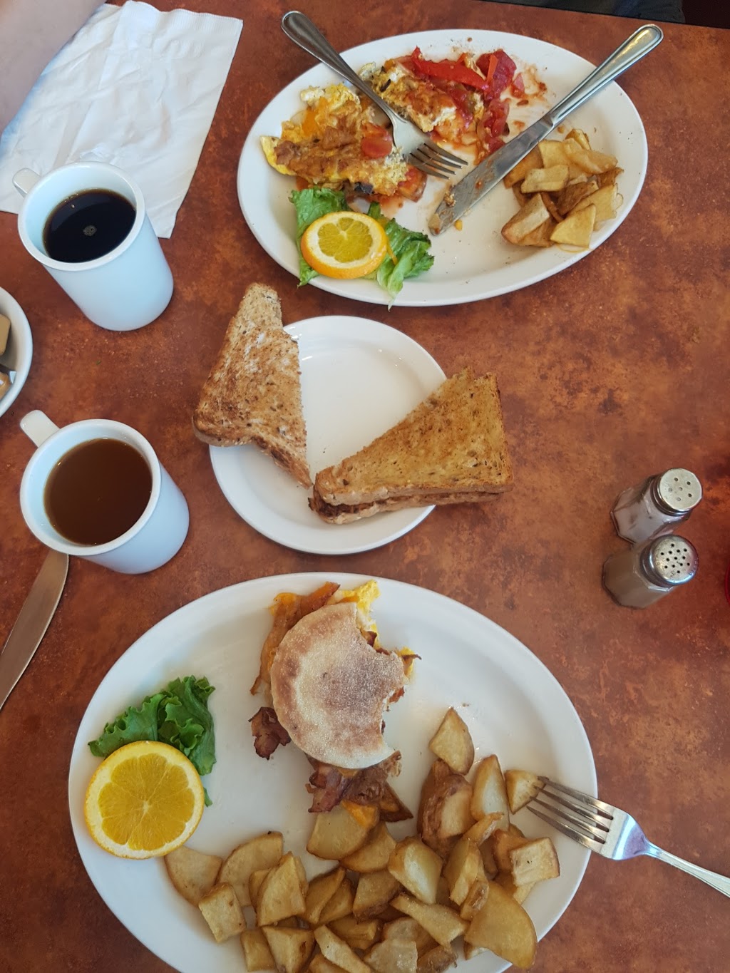 Red Rooster Diner | 8432 Trans-Canada Hwy, Chemainus, BC V0R 1K4, Canada | Phone: (250) 324-3104