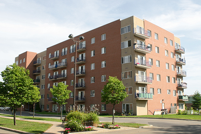 L Esterel | 10 Avenue Vermont, Pointe-Claire, QC H9R 6A6, Canada | Phone: (514) 694-1239