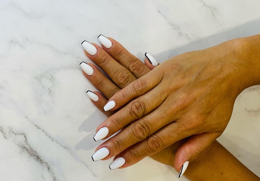 A.T. Nails | 624 Bloor St, Mississauga, ON L5A 3V9, Canada | Phone: (905) 232-0777