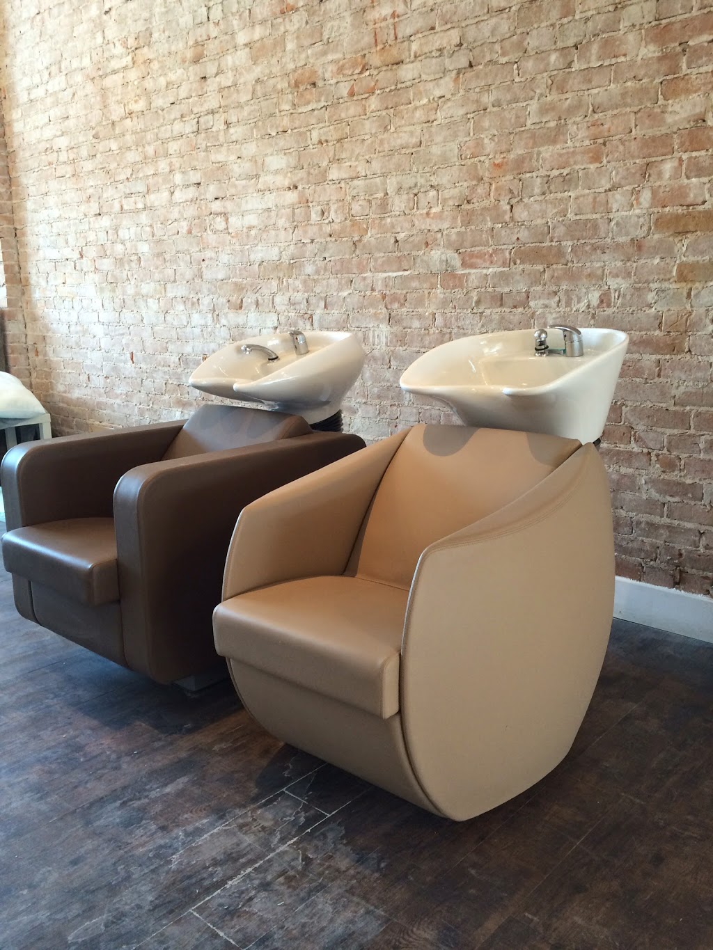Bijoux Salon and Spa | 145 Simcoe St, Tillsonburg, ON N4G 2J4, Canada | Phone: (519) 409-4772