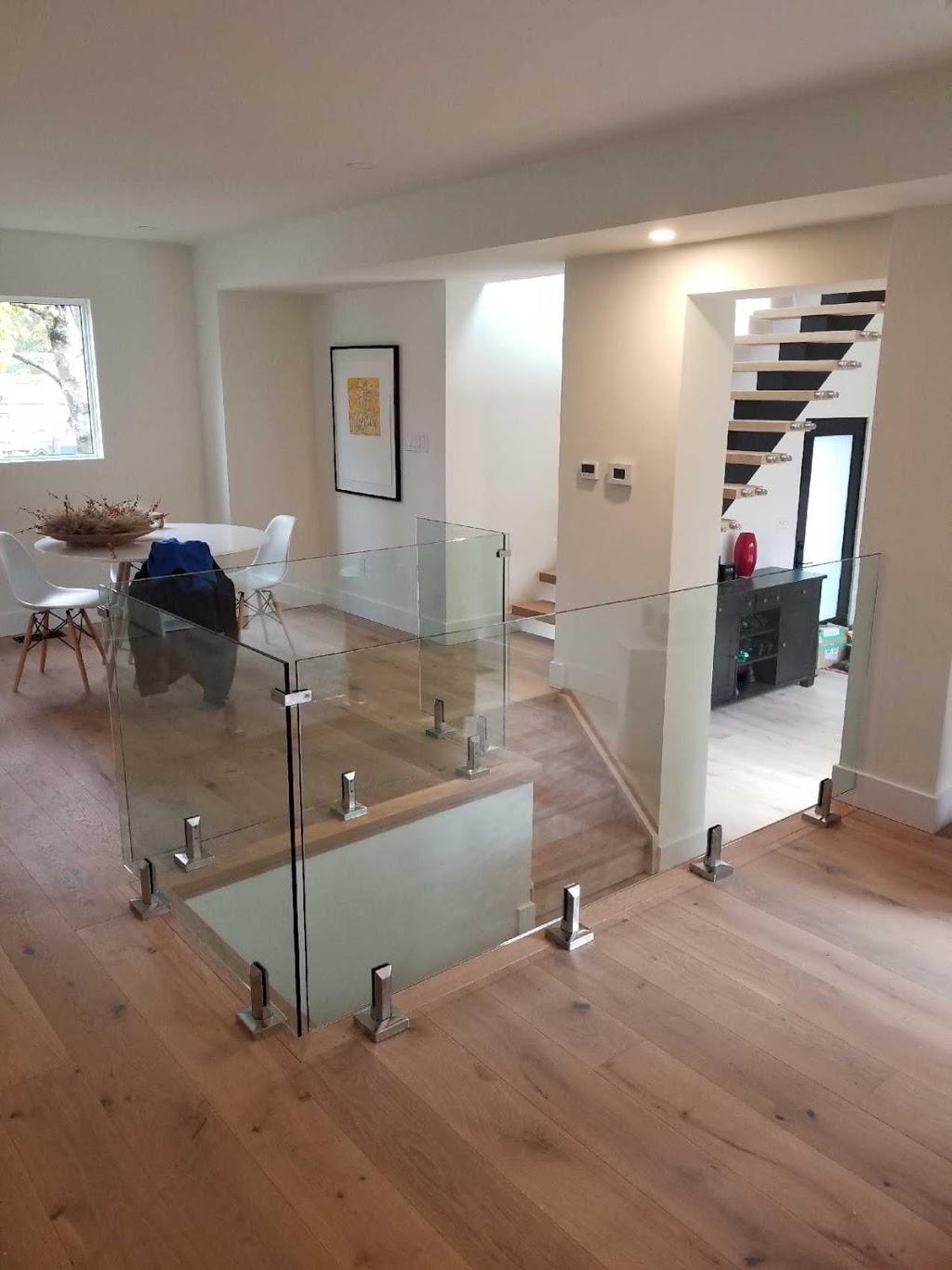 Accurate Glass Products | 21 Patterson Rd, Barrie, ON L4N 7W6, Canada | Phone: (705) 722-6767