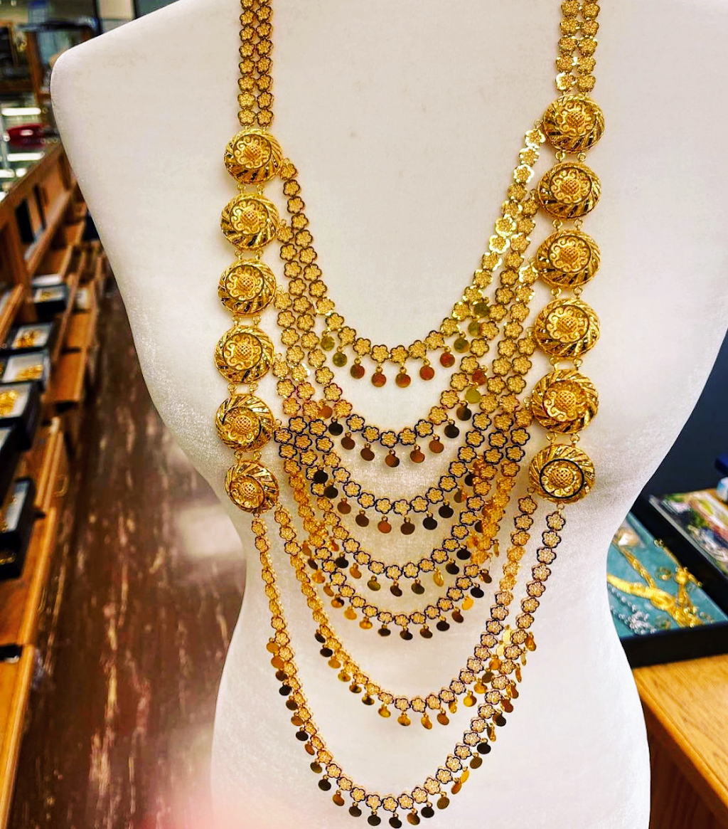 Sajaa Jewellers | 3068 Hurontario St, Mississauga, ON L5B 1N7, Canada | Phone: (905) 531-1168