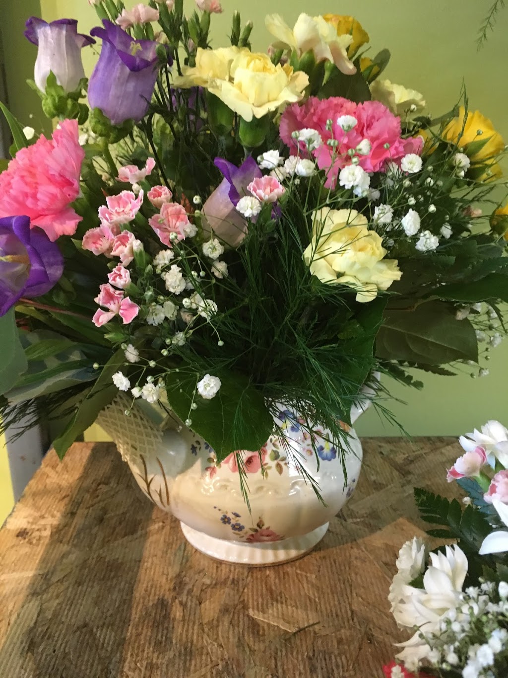 Summerhill Florist | 3 Kingsland Way SE, Airdrie, AB T4A 0A4, Canada | Phone: (403) 948-4422