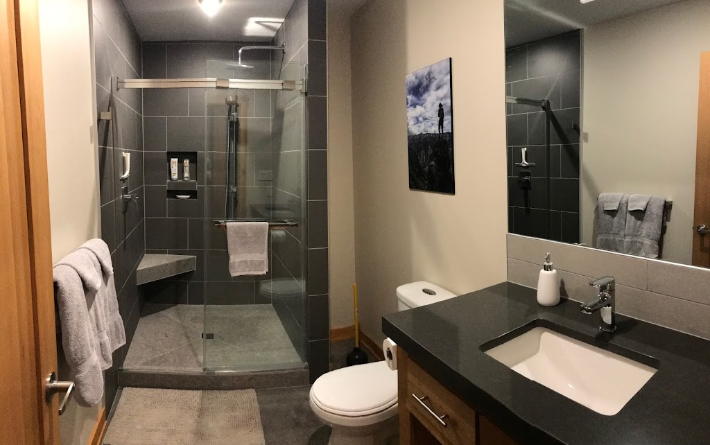 Pillows Lodge | 1917 Mount McPherson Dr, Revelstoke, BC V0E 2S0, Canada | Phone: (250) 814-3934