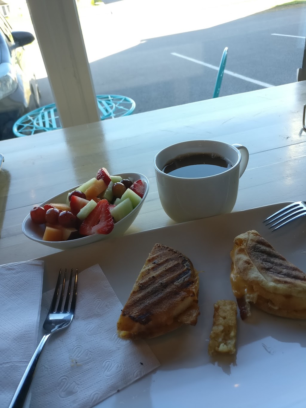 Léo Latté Café Bistro | 756 Rue De LIndustrie, Saint-Paul, QC J0K 3E0, Canada | Phone: (450) 394-4488