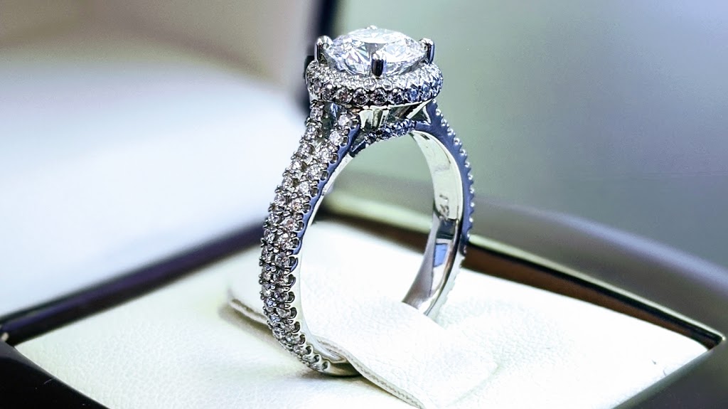 Luksus Diamonds | 32615 S Fraser Way #203, Abbotsford, BC V2T 1X8, Canada | Phone: (844) 231-8200