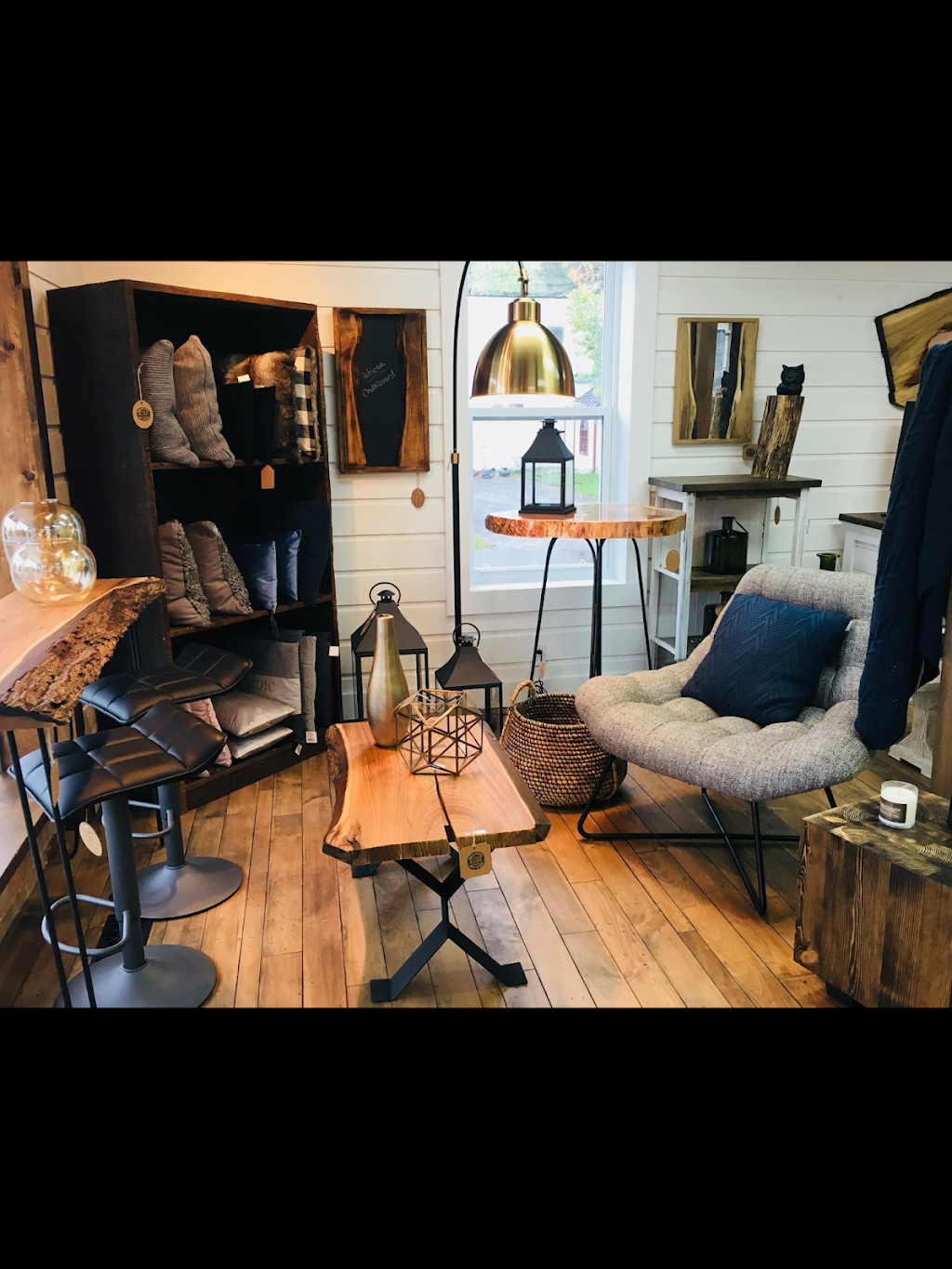 Une Touche de Bois | 12 Rue Church, Ormstown, QC J0S 1K0, Canada | Phone: (450) 829-1103