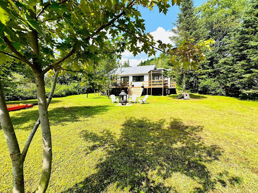 Chalet Le Sizerin | 1120 Chem. du Lac Ste Rose N, Mandeville, QC J0K 1L0, Canada | Phone: (514) 953-7927