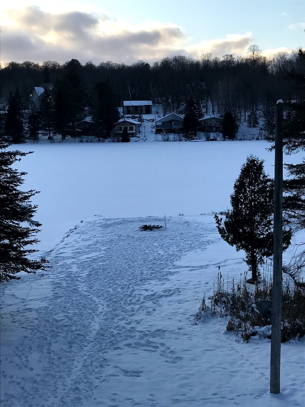Chalet chez Lyne | 865 Rue de la Montagne, Saint-Calixte, QC J0K 1Z0, Canada | Phone: (514) 941-7230