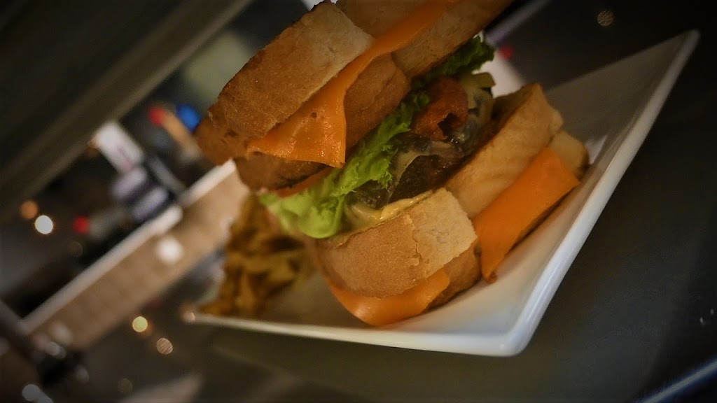Public House Social & Eatery | 3715 47 Ave, Sylvan Lake, AB T4S 0C8, Canada | Phone: (403) 864-5694