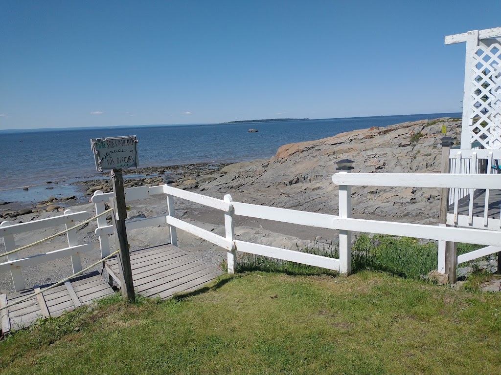 Motels Camping Des Flots Bleus | 234 Rte 132 O, Trois-Pistoles, QC G0L 4K0, Canada | Phone: (418) 851-3583