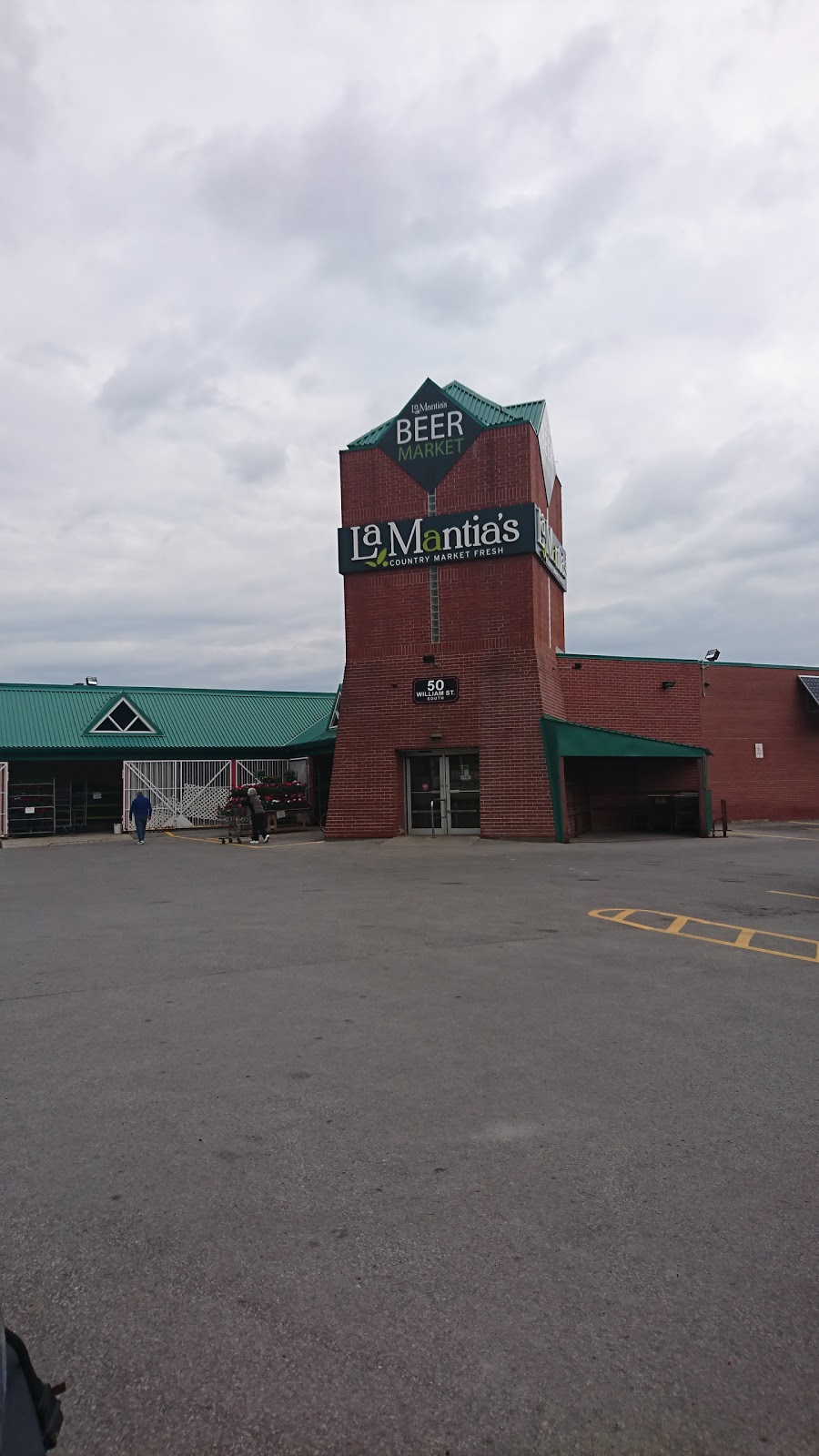 La Mantias Country Market | 50 William St S, Lindsay, ON K9V 3A5, Canada | Phone: (705) 324-6625