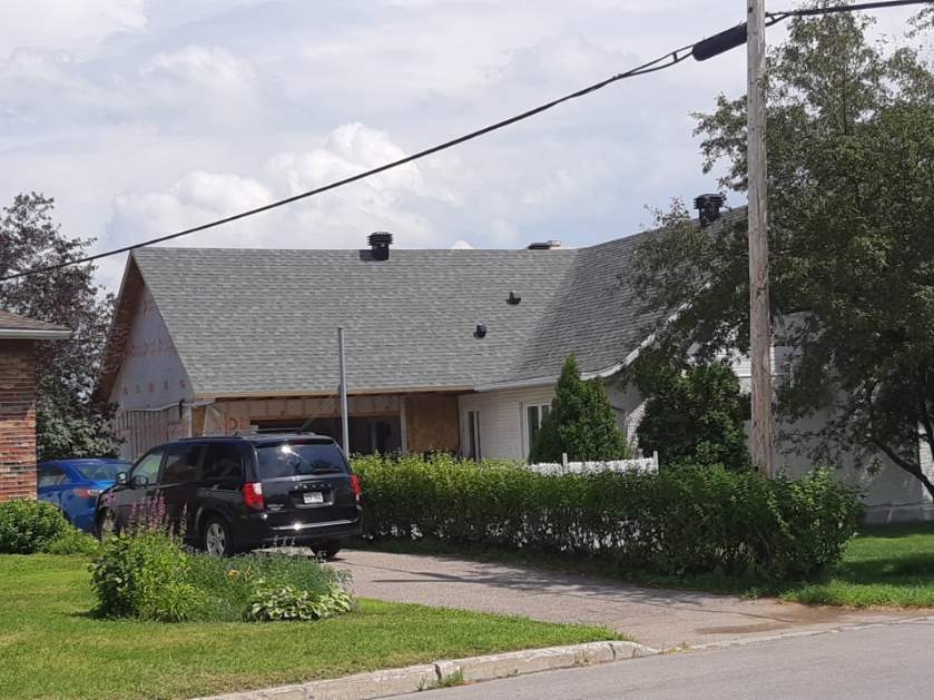 Le Couvreur | 980 Rue Saint-Paul, Chicoutimi, QC G7J 3C2, Canada | Phone: (418) 550-5544