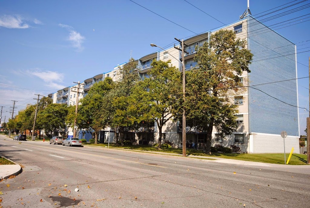 Blue Fountain Apartments | 903 Mohawk Rd E, Hamilton, ON L8T 2R7, Canada | Phone: (905) 389-3713