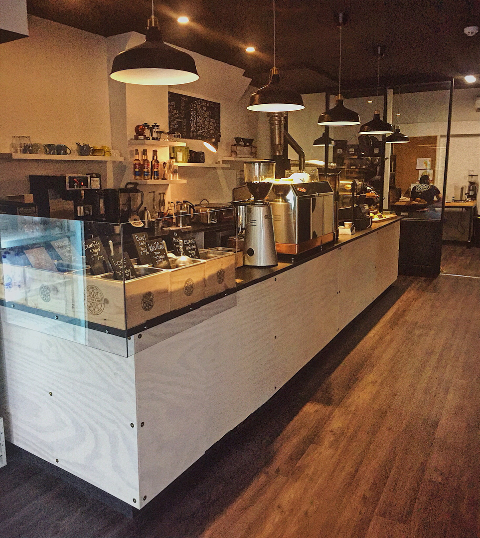 Newland Café | 104 Boulevard Churchill, Greenfield Park, QC J4V 2L9, Canada