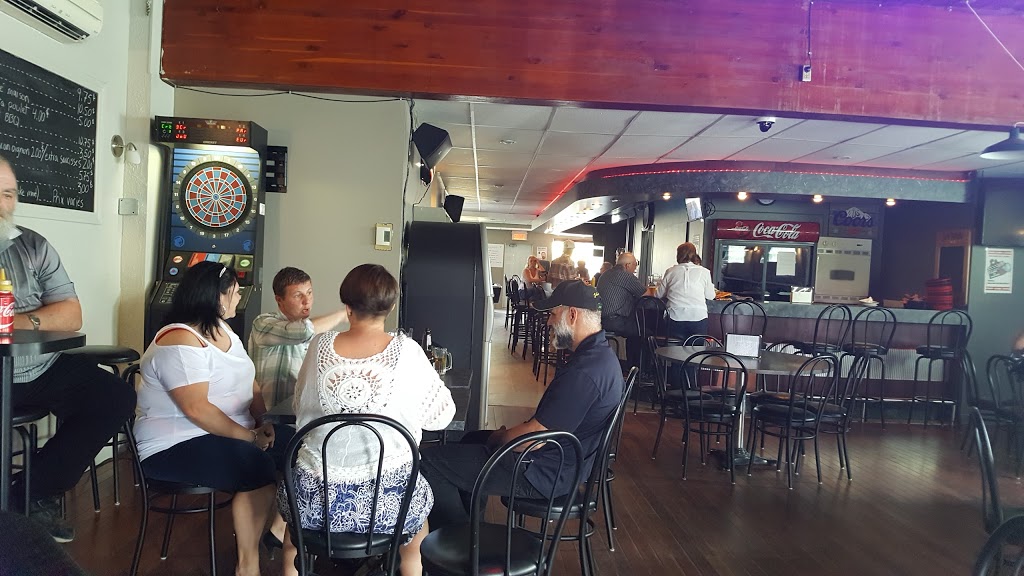 Bar Le Reflet | 261 Rue du Moulin, Saint-Tite, QC G0X 3H0, Canada | Phone: (418) 365-7081