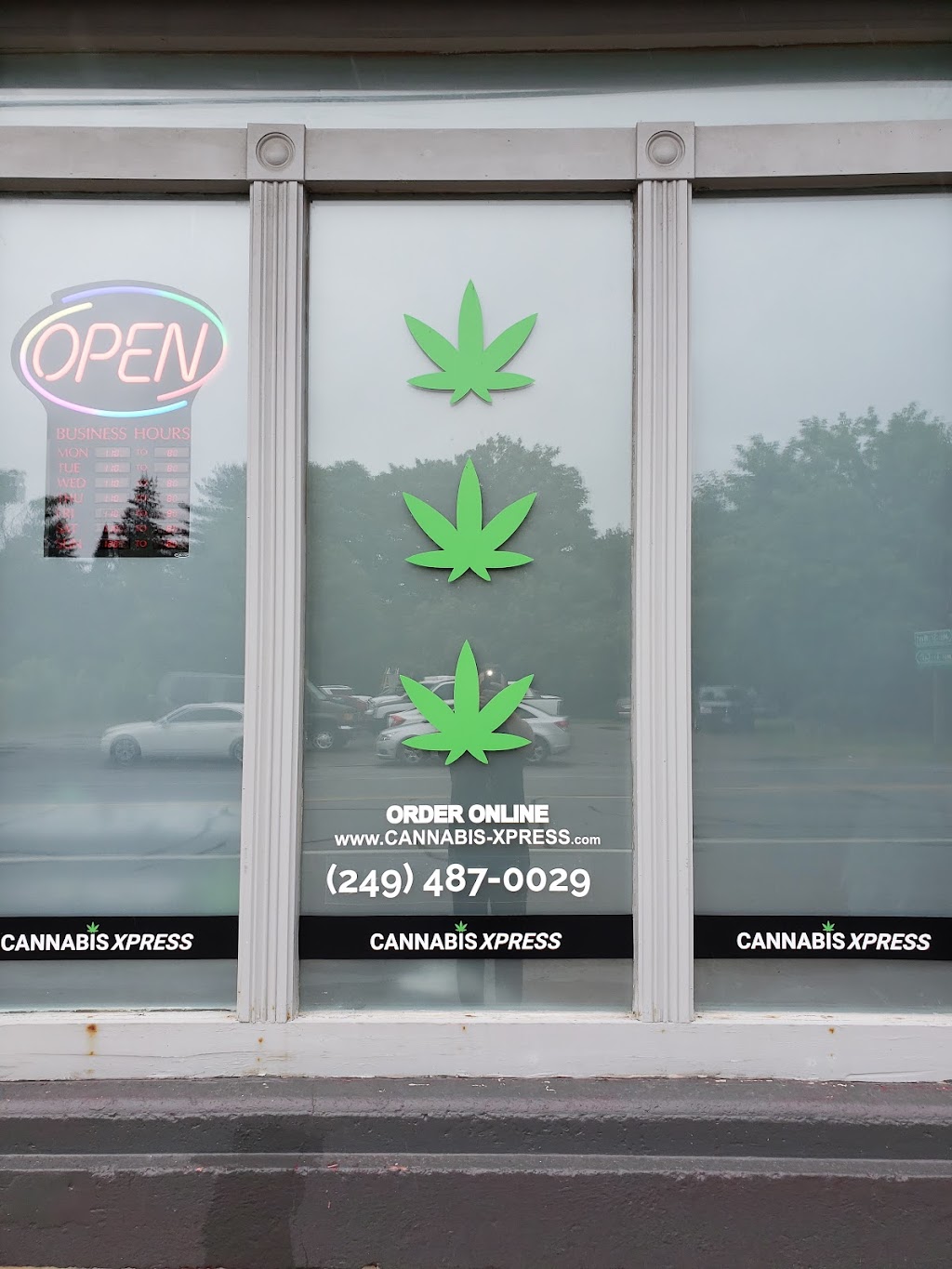 CANNABIS XPRESS | 4570 Penetanguishene Rd, Hillsdale, ON L0L 1V0, Canada | Phone: (249) 487-0029