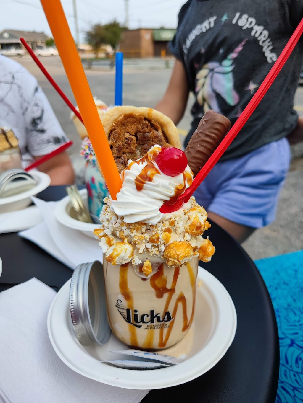 Licks Ice Cream & Milkshake Bar | 204 Carlow Rd, Port Stanley, ON N5L 1C5, Canada | Phone: (519) 782-7977