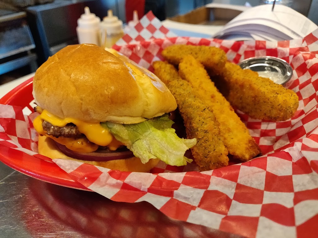 The Hamburger Hut | 13694 ON-7, Carleton Place, ON K7C 3P1, Canada | Phone: (613) 621-4262