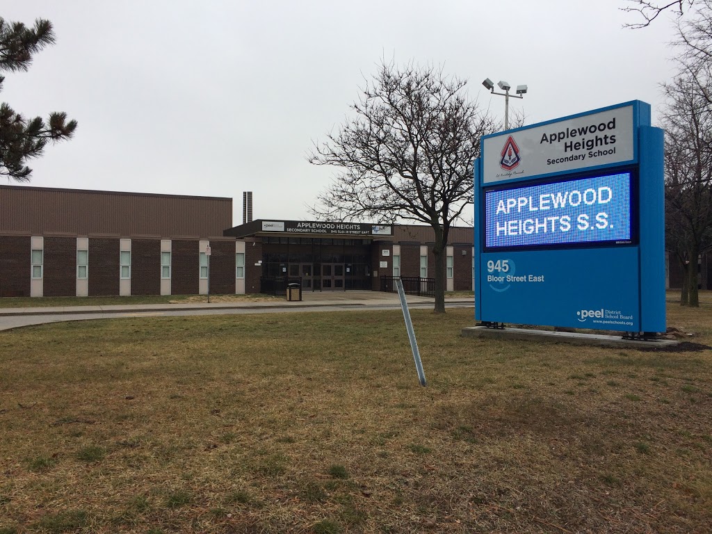 Applewood Heights Secondary School | 945 Bloor St, Mississauga, ON L4Y 2M8, Canada | Phone: (905) 279-6090