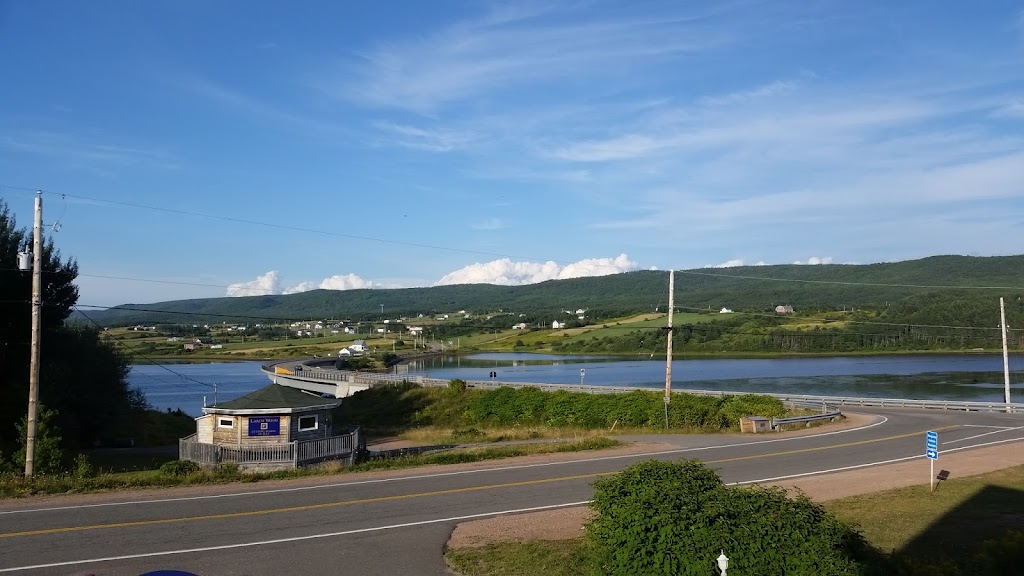 Margaree Harbour View Inn | 4018 Shore Rd, Margaree Harbour, NS B0E 2B0, Canada | Phone: (902) 235-2314