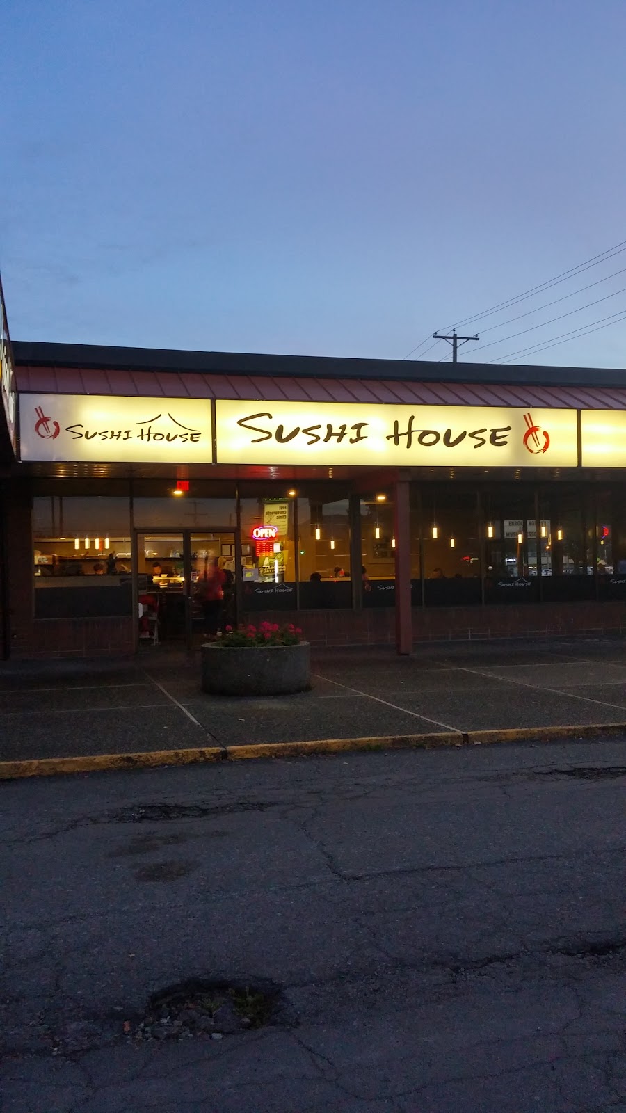 Sushi House | 5777 Trans-Canada Hwy, Duncan, BC V9L 2W9, Canada | Phone: (250) 709-2343