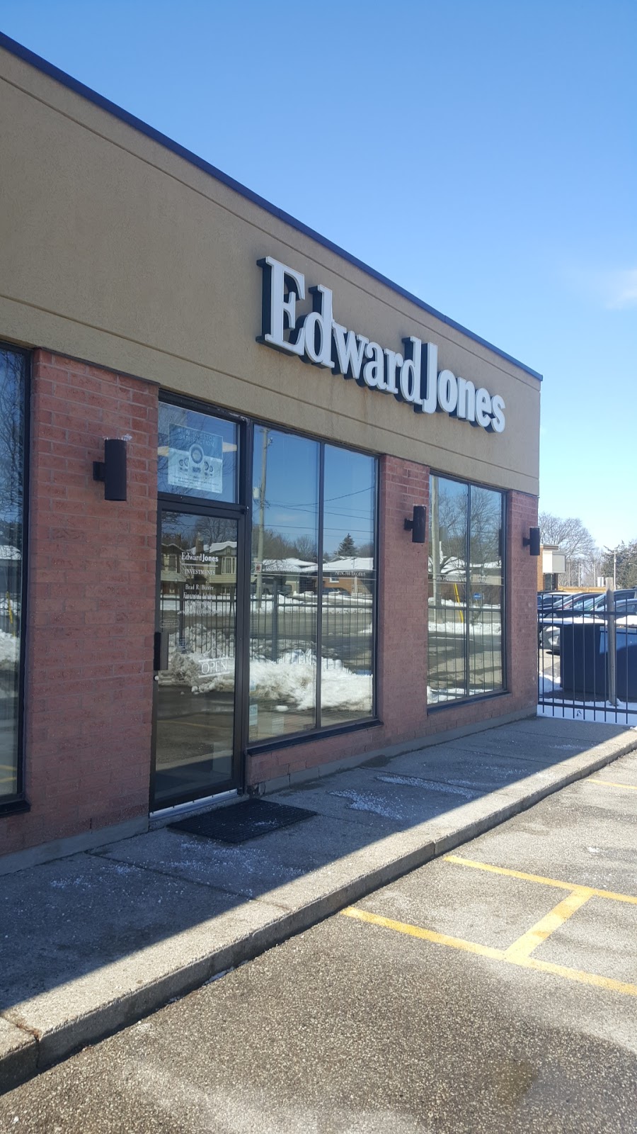 Edward Jones - Financial Advisor: Brad Hunter | 163 Paris Rd Suite 101, Brantford, ON N3R 1J2, Canada | Phone: (519) 759-7867