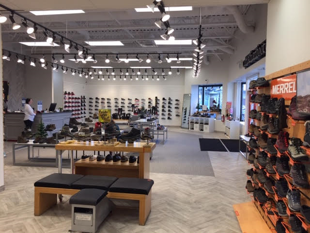 Canadian Footwear | Station Mall, 5005 Dalhousie Dr NW #173, Calgary, AB T3A 5R8, Canada | Phone: (403) 220-1118