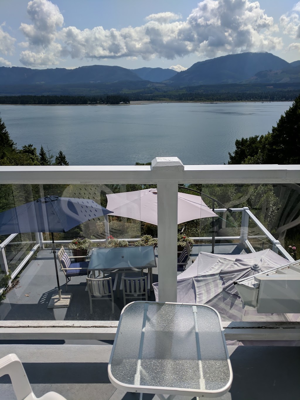 Cleft In The Rock | 1000 Westcliff Rd, Denman Island, BC V0R 1T0, Canada | Phone: (250) 335-2899