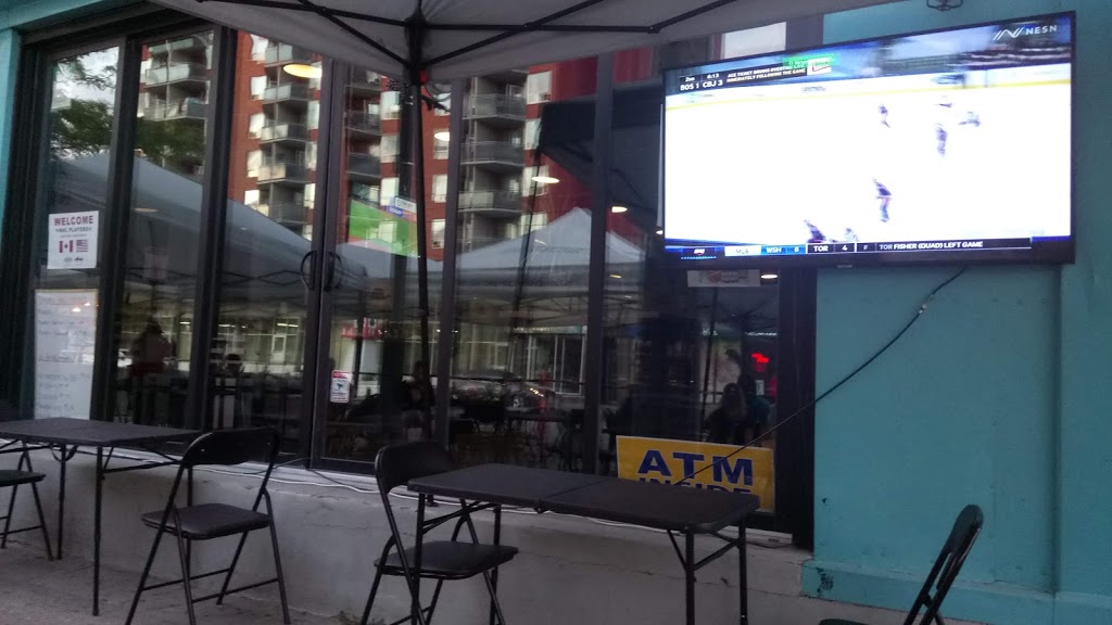 Dakotas Sports Bar & Grill | 2814 Lake Shore Blvd W #2, Etobicoke, ON M8V 1H7, Canada | Phone: (647) 352-2814