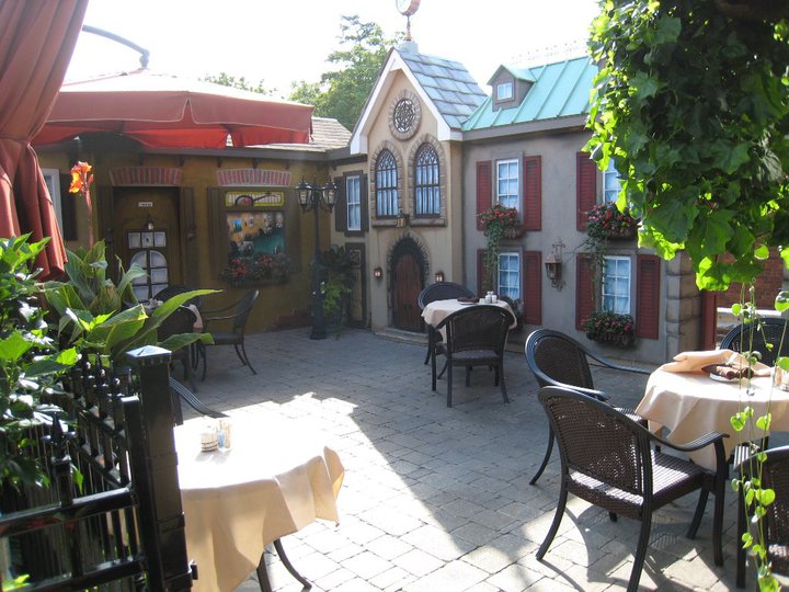 West Plains Bistro | 133 Plains Rd E, Burlington, ON L7T 2L3, Canada | Phone: (905) 333-9449