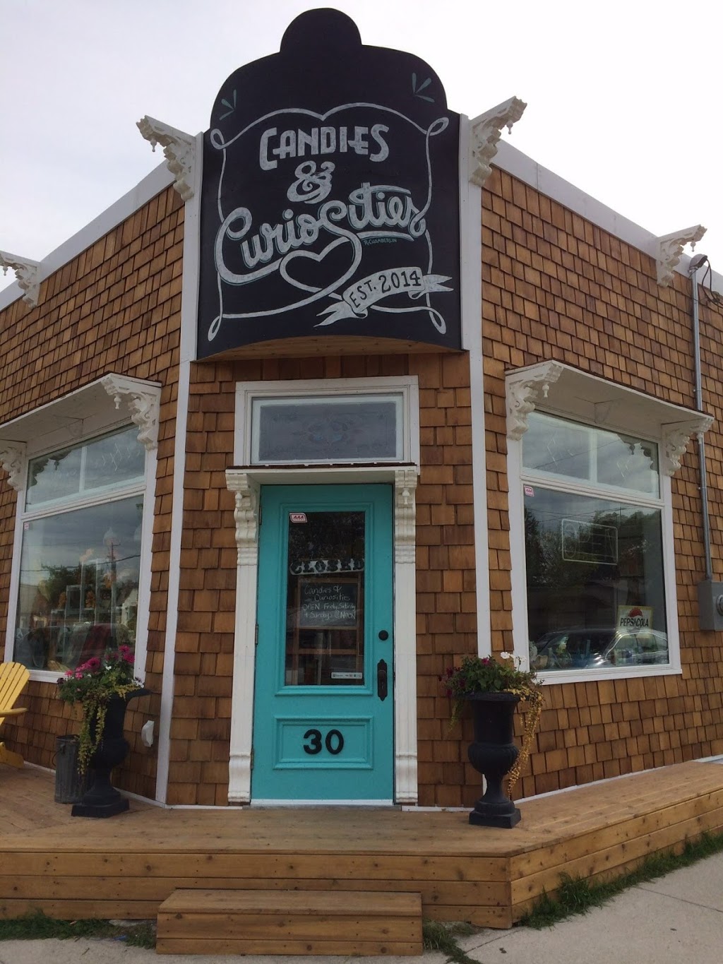 Candies & Curiosities | 30 Robinson Ave, Winnipeg Beach, MB R0C 3G0, Canada | Phone: (204) 509-4524