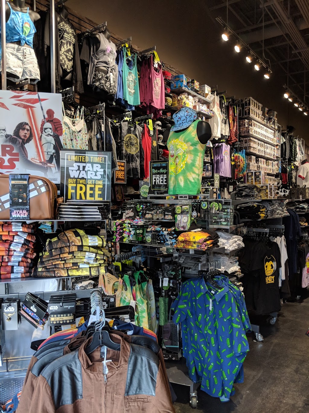 Hot Topic | 2271 Harvey Ave 180 # 0091, Kelowna, BC V1Y 6H2, Canada | Phone: (236) 420-3389