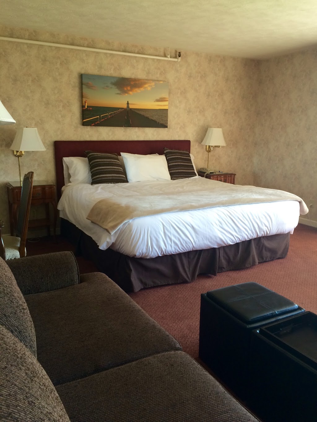 Erie Beach Hotel | 19 Walker St, Port Dover, ON N0A 1N0, Canada | Phone: (519) 583-1391
