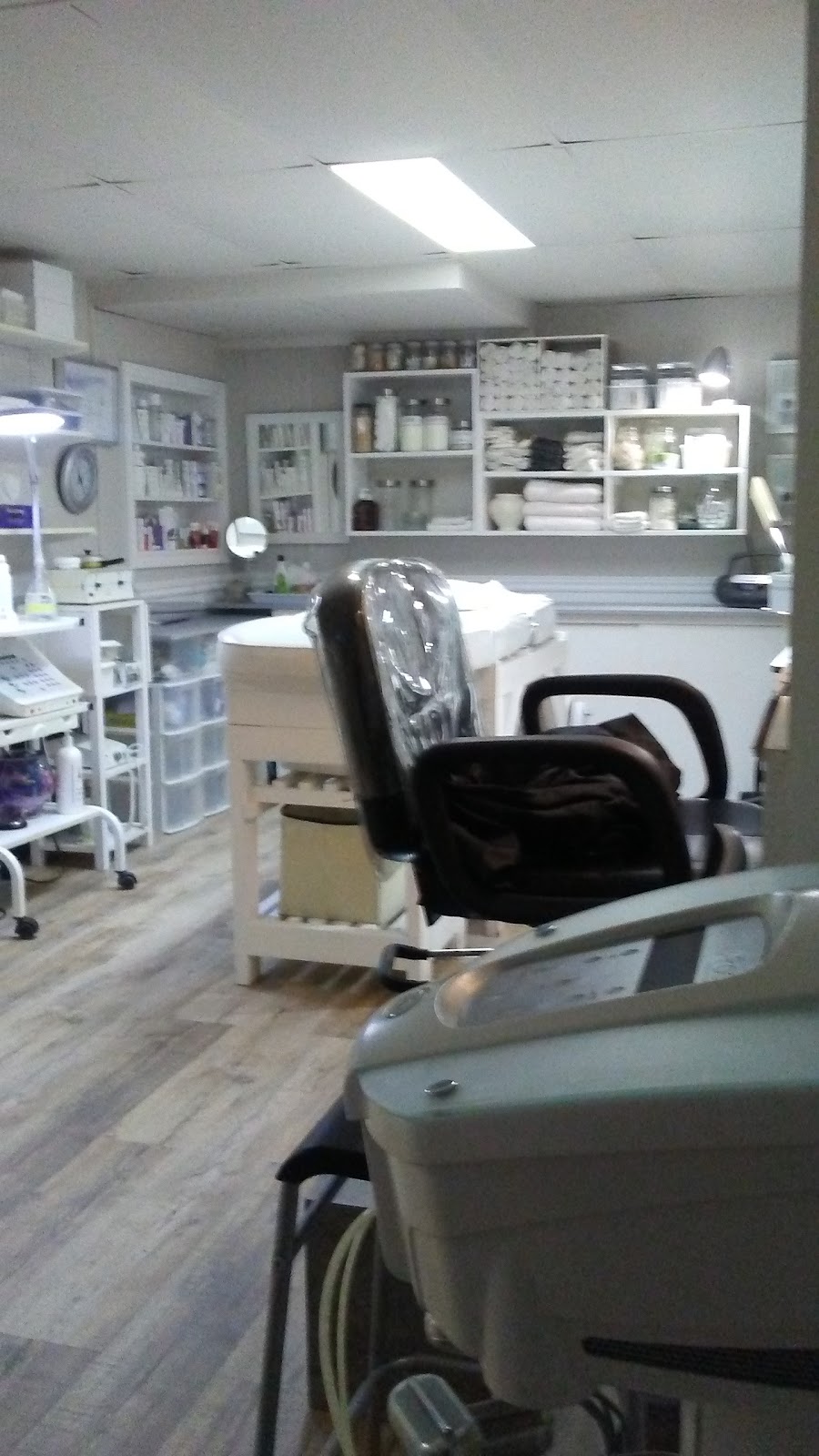 Esthétique de Marc | 412 Rue Bédard, Lachute, QC J8H 1J5, Canada | Phone: (438) 496-3782