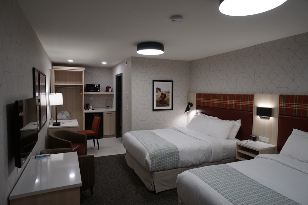 Mountaineer Lodge | 101 Village Rd, Lake Louise, AB T0L 1E0, Canada | Phone: (403) 522-3844