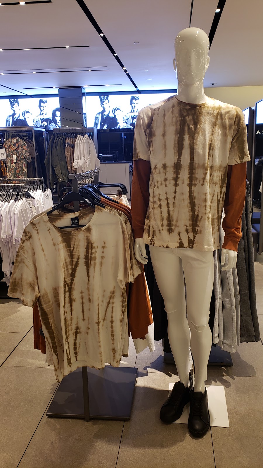 Zara | Yonge St #17600, Newmarket, ON L3Y 4Z1, Canada | Phone: (905) 954-1280