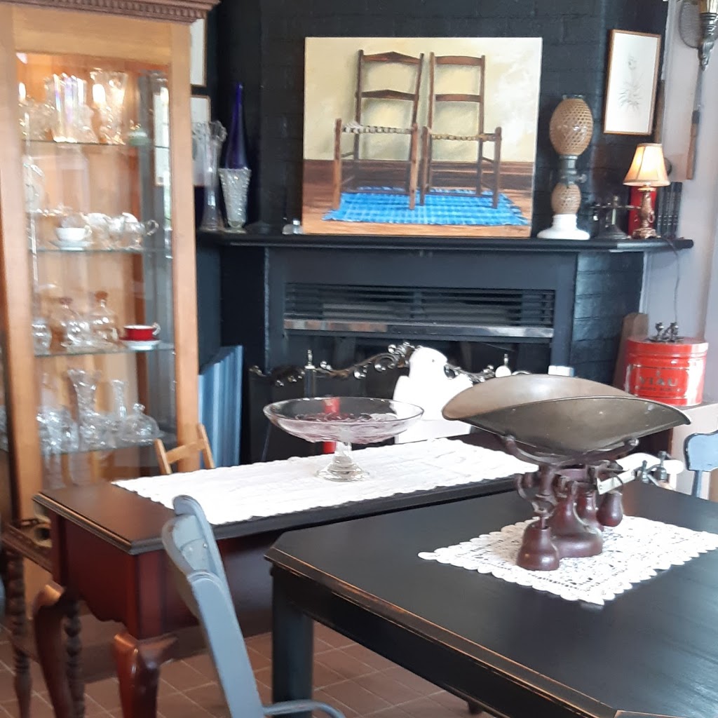 Les Chineuses | 910 Rue Valiquette, Sainte-Adèle, QC J8B 2M3, Canada | Phone: (450) 229-1624