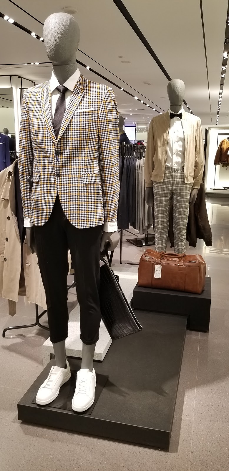 Zara | 25 The West Mall, Etobicoke, ON M9C 1B8, Canada | Phone: (416) 622-8939